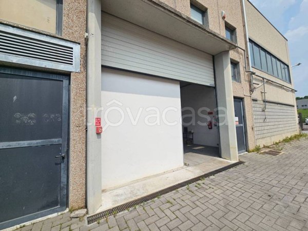 locale commerciale in vendita ad Olgiate Comasco