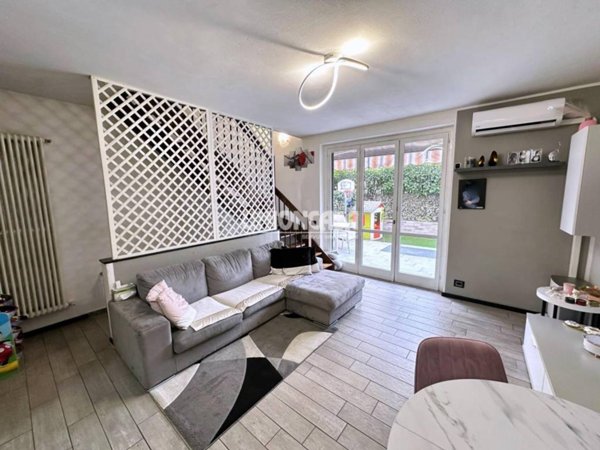 casa indipendente in vendita ad Olgiate Comasco