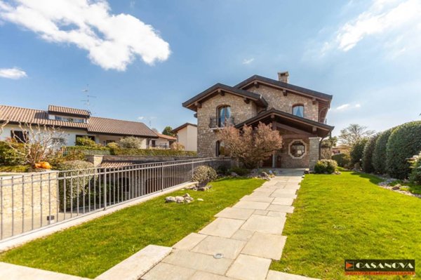 casa indipendente in vendita ad Olgiate Comasco