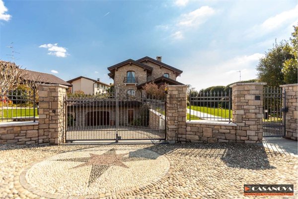 casa indipendente in vendita ad Olgiate Comasco