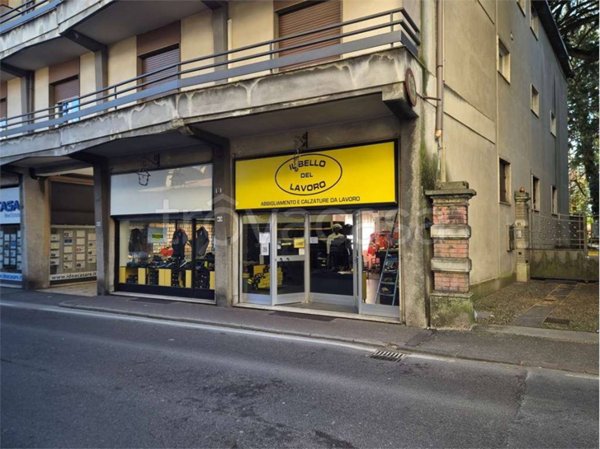 negozio in vendita ad Olgiate Comasco