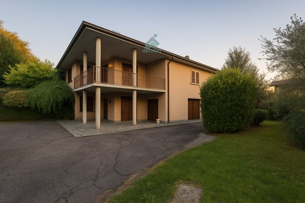 casa indipendente in vendita ad Olgiate Comasco