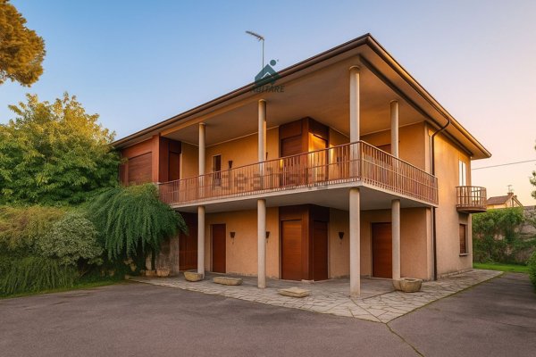 casa indipendente in vendita ad Olgiate Comasco in zona Rongio