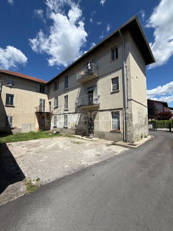 casa indipendente in vendita ad Olgiate Comasco in zona Rongio