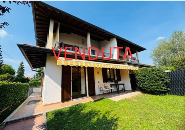 casa indipendente in vendita ad Olgiate Comasco