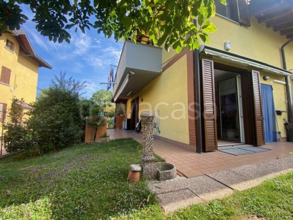 casa indipendente in vendita ad Olgiate Comasco in zona Rongio