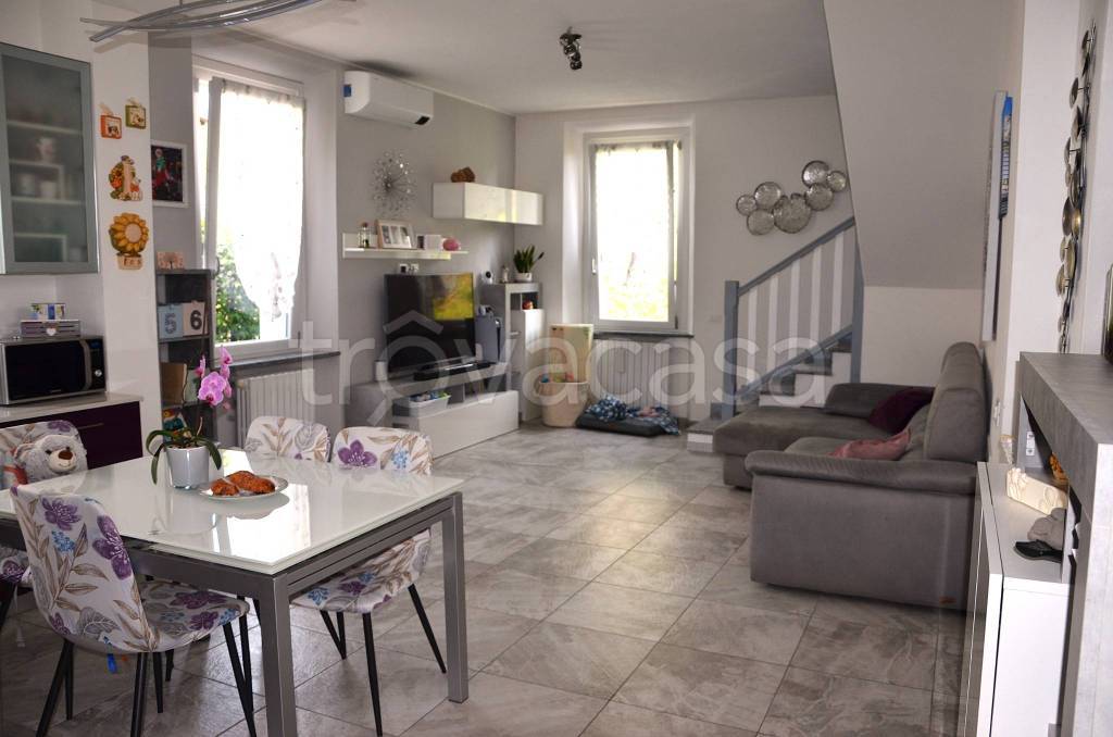 casa indipendente in vendita ad Olgiate Comasco