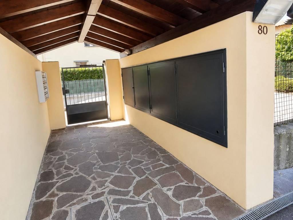 appartamento in vendita ad Olgiate Comasco in zona Rongio
