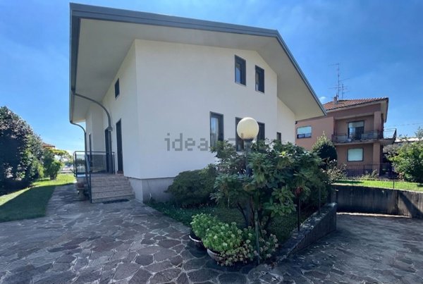 casa indipendente in vendita ad Olgiate Comasco