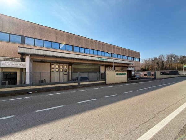 locale commerciale in vendita ad Olgiate Comasco in zona Gerbo