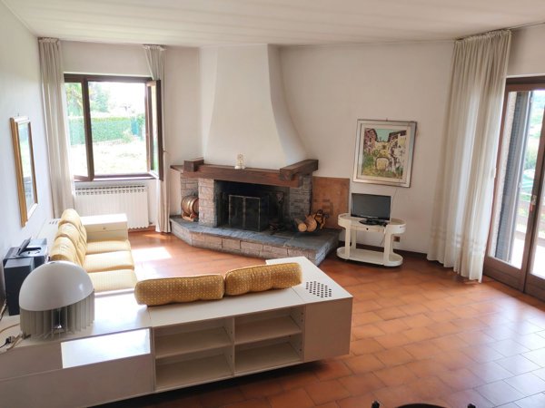 casa indipendente in vendita ad Olgiate Comasco in zona Rongio