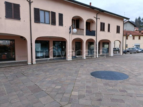 quadrivano in vendita ad Oltrona di San Mamette