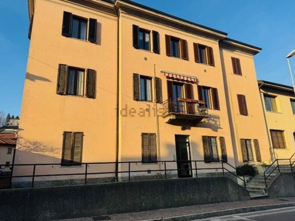 appartamento in vendita ad Oltrona di San Mamette