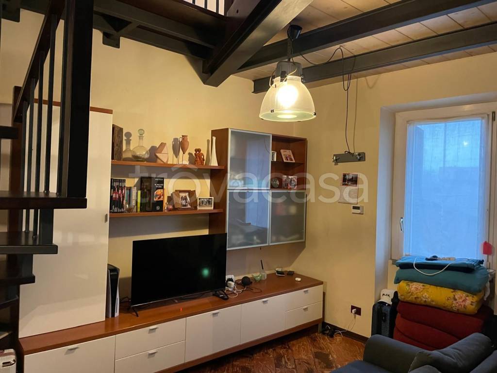 appartamento in vendita ad Oltrona di San Mamette