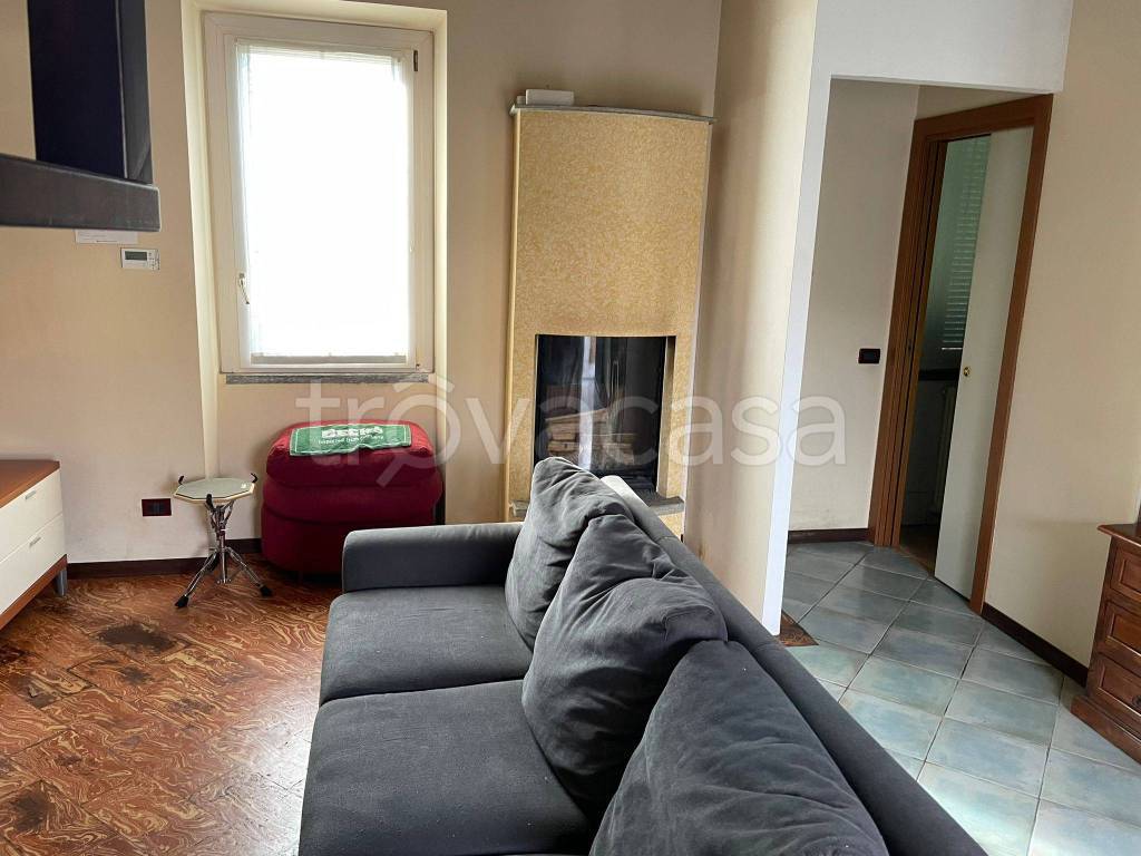 appartamento in vendita ad Oltrona di San Mamette