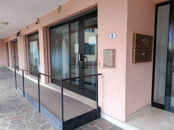 casa semindipendente in vendita ad Oltrona di San Mamette