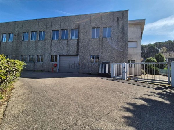 ufficio in vendita ad Oltrona di San Mamette