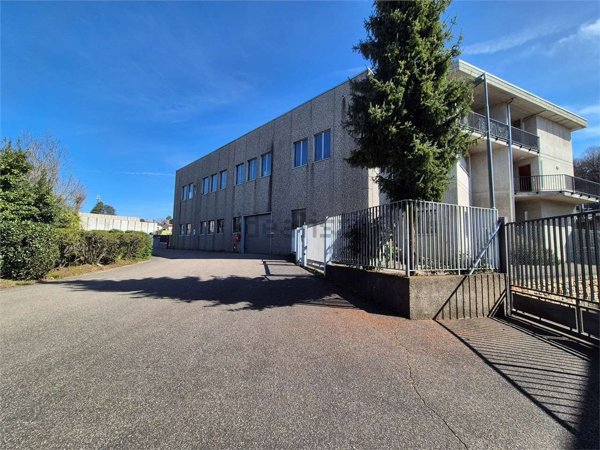 ufficio in vendita ad Oltrona di San Mamette