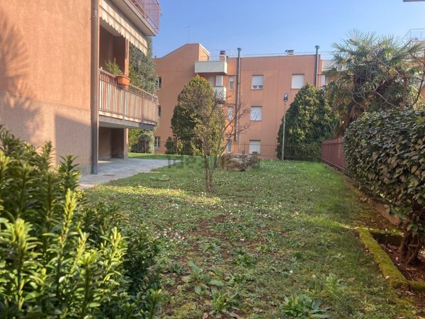 appartamento in vendita ad Oltrona di San Mamette