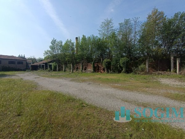 rudere in vendita ad Oltrona di San Mamette