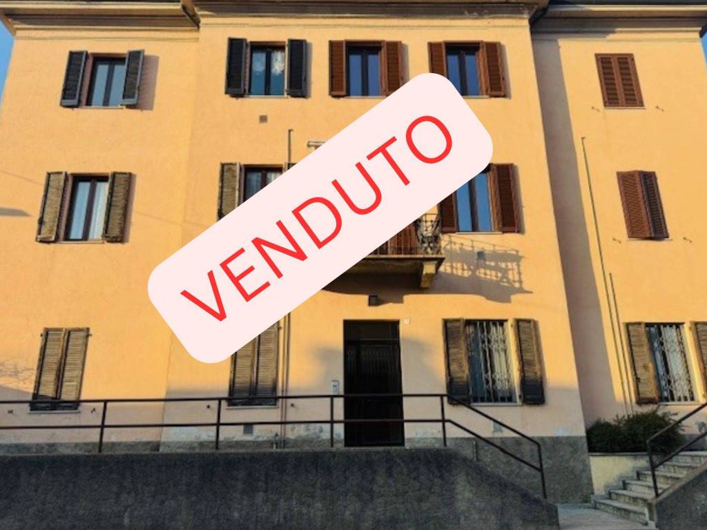 appartamento in vendita ad Oltrona di San Mamette