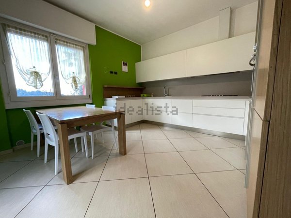 casa indipendente in vendita ad Oltrona di San Mamette