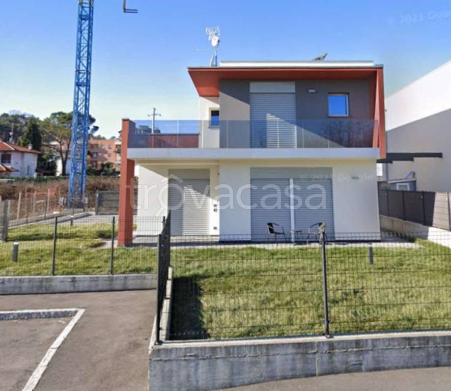casa indipendente in vendita ad Oltrona di San Mamette