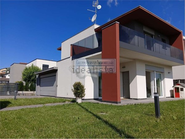 casa indipendente in vendita ad Oltrona di San Mamette