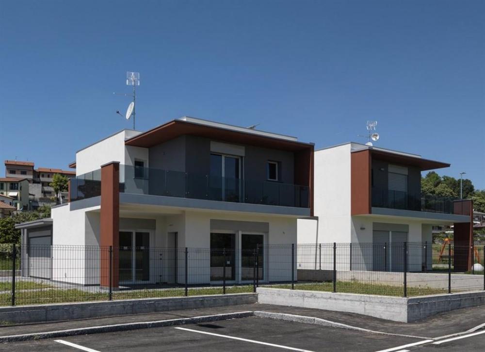 casa indipendente in vendita ad Oltrona di San Mamette