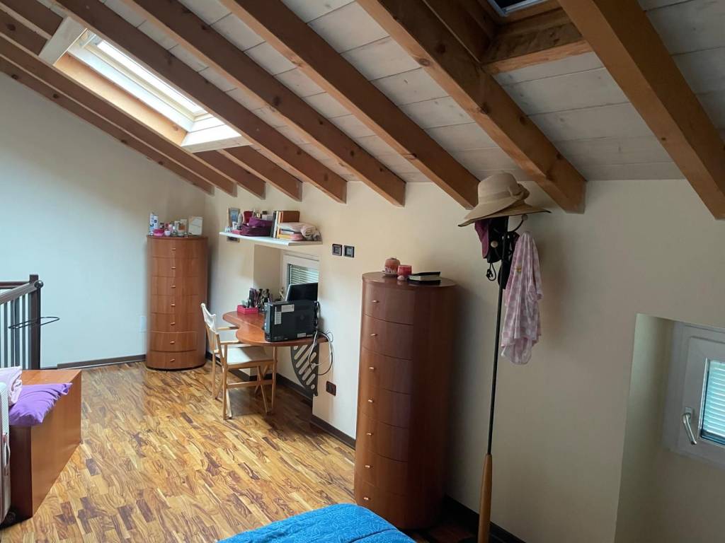 appartamento in vendita ad Oltrona di San Mamette