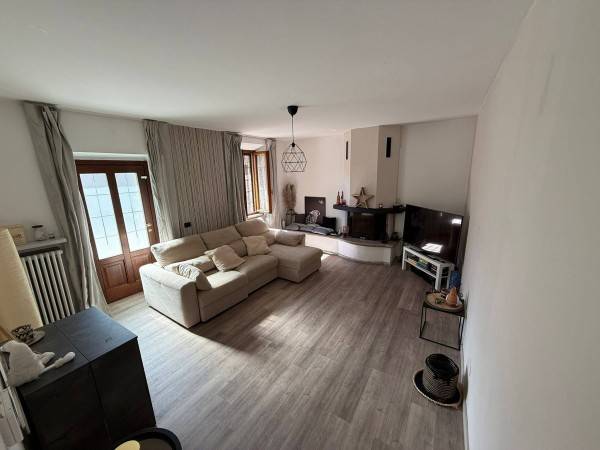 appartamento in vendita ad Oltrona di San Mamette