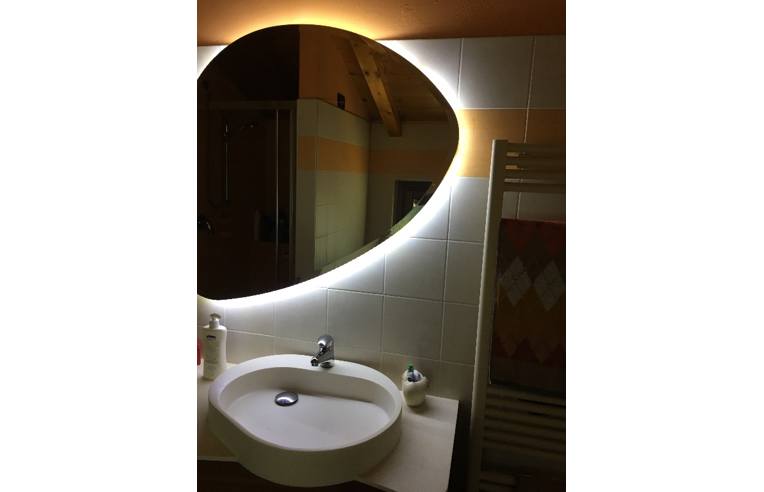 casa indipendente in vendita ad Oltrona di San Mamette