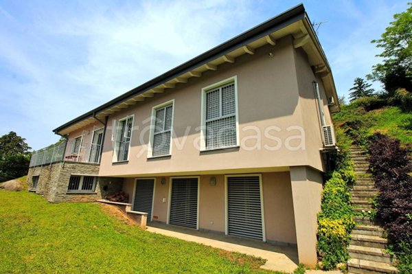 casa indipendente in vendita ad Oltrona di San Mamette