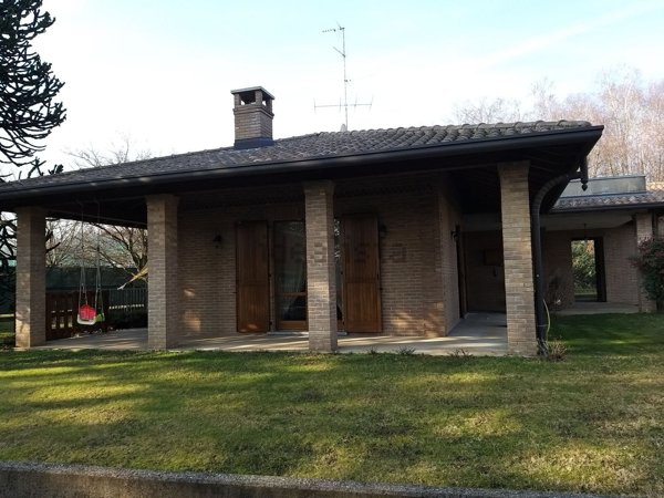 casa indipendente in vendita ad Oltrona di San Mamette