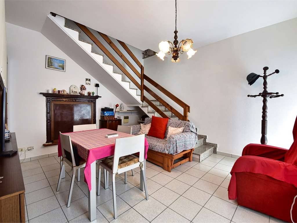 appartamento in vendita ad Oltrona di San Mamette