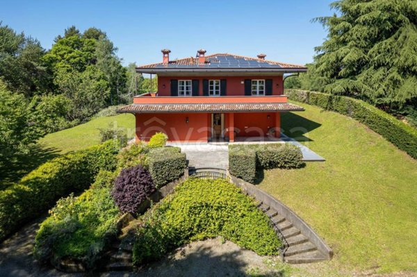 casa indipendente in vendita ad Oltrona di San Mamette