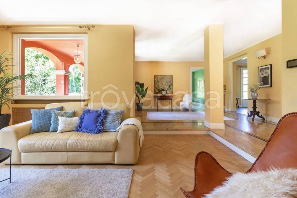 casa indipendente in vendita ad Oltrona di San Mamette