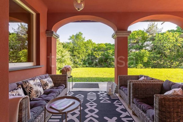 casa indipendente in vendita ad Oltrona di San Mamette