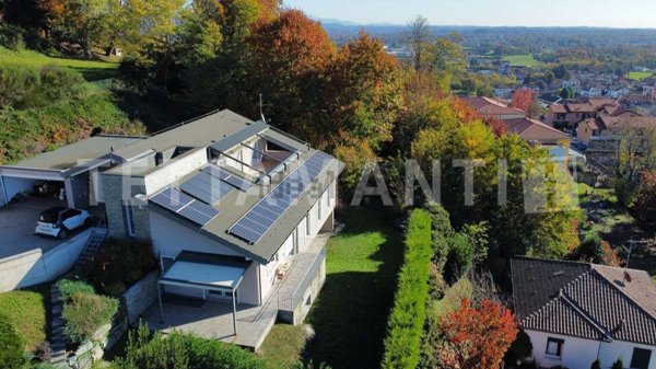 casa indipendente in vendita ad Oltrona di San Mamette