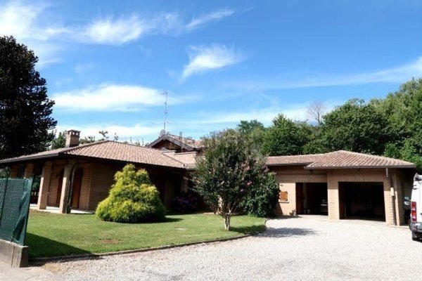 casa indipendente in vendita ad Oltrona di San Mamette