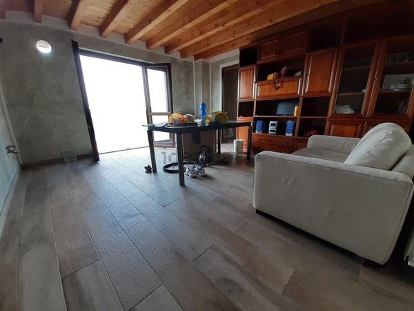 appartamento in vendita ad Oltrona di San Mamette