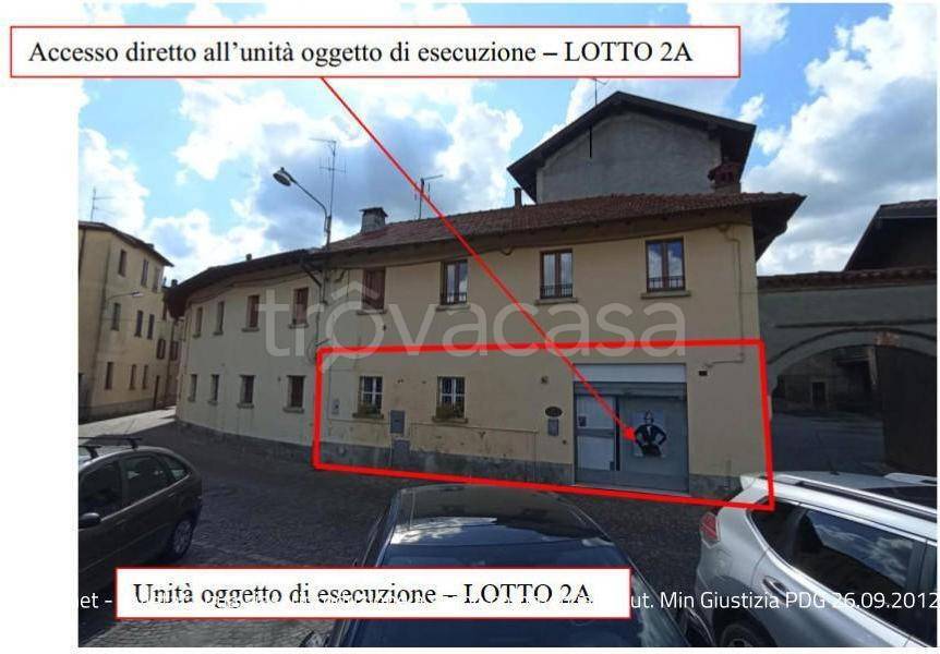 negozio in vendita ad Oltrona di San Mamette