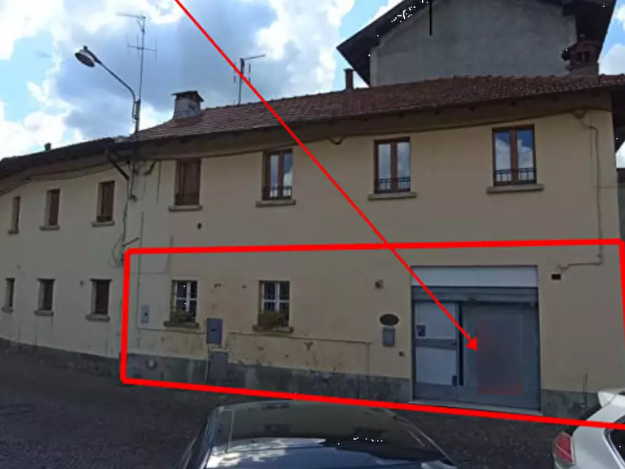 negozio in vendita ad Oltrona di San Mamette