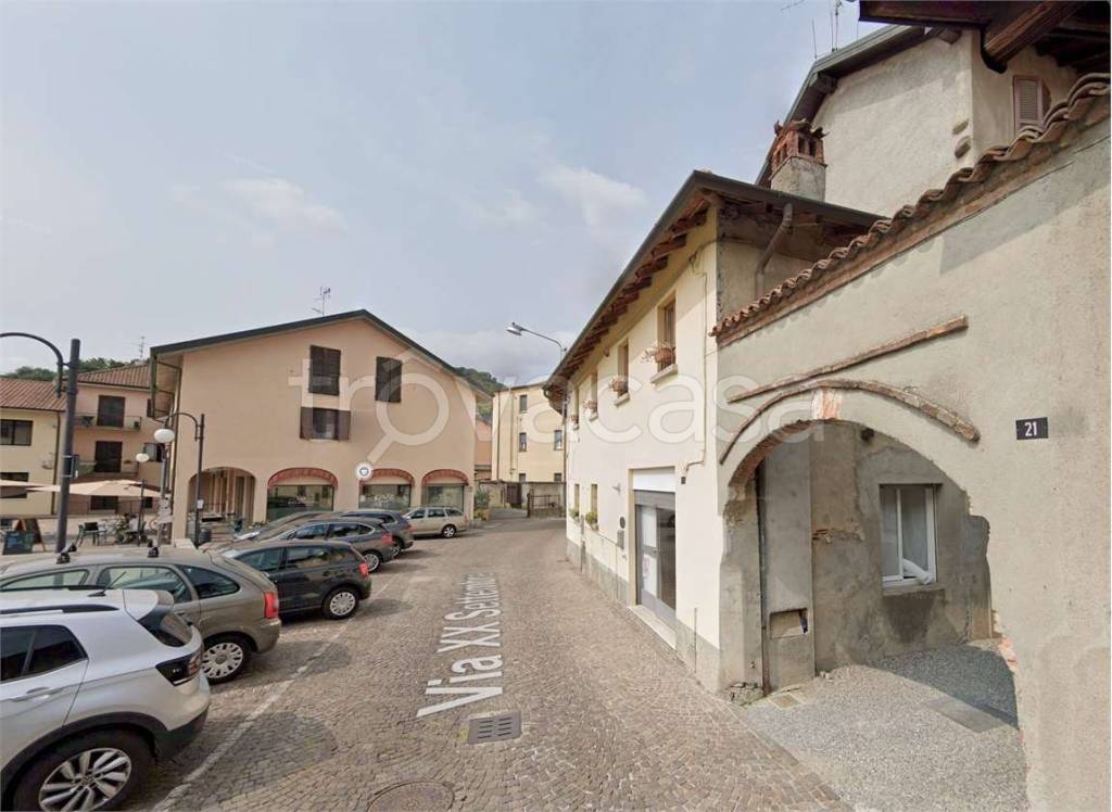 appartamento in vendita ad Oltrona di San Mamette