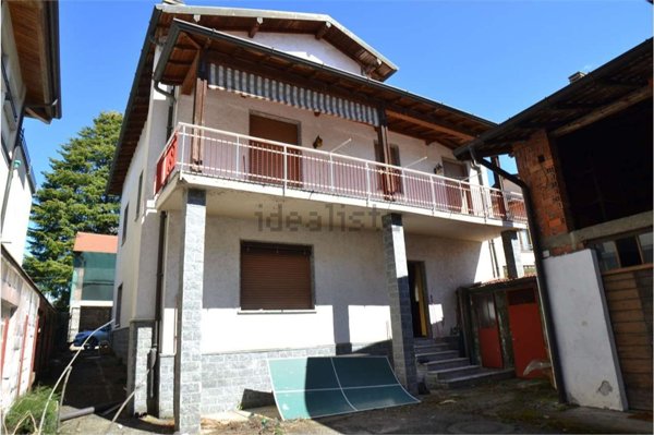 casa indipendente in vendita ad Oltrona di San Mamette
