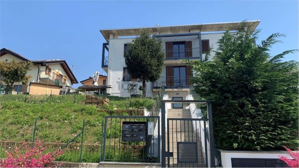 appartamento in vendita ad Oltrona di San Mamette