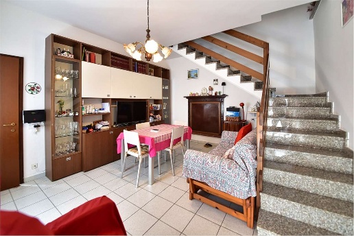 appartamento in vendita ad Oltrona di San Mamette