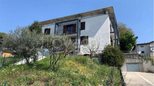 appartamento in vendita ad Oltrona di San Mamette