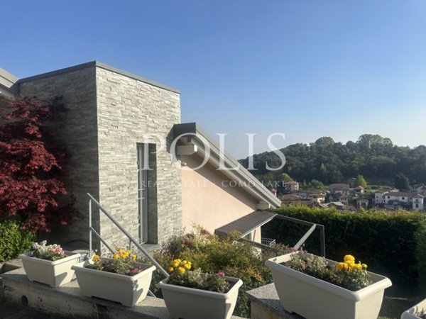 casa indipendente in vendita ad Oltrona di San Mamette