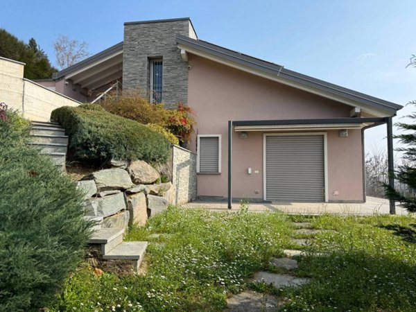 casa indipendente in vendita ad Oltrona di San Mamette